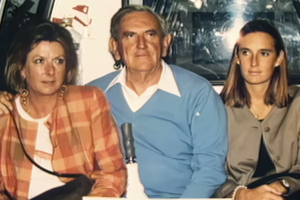 From left to right: Sigrid and Jose Segura with their daughter, Anabel Segura. Image: Netflix